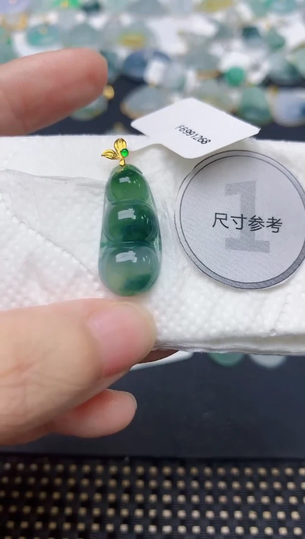 颈饰18K金镶嵌翡翠天然缅甸A货翡翠