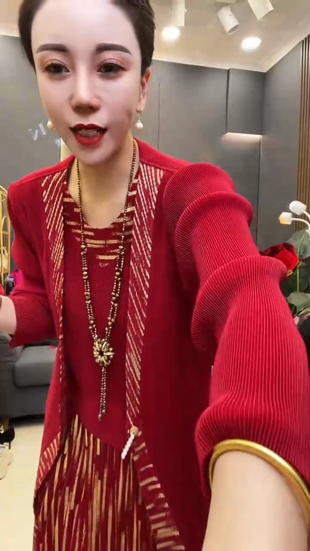 聚酯纤维（涤纶）红色 金边裙