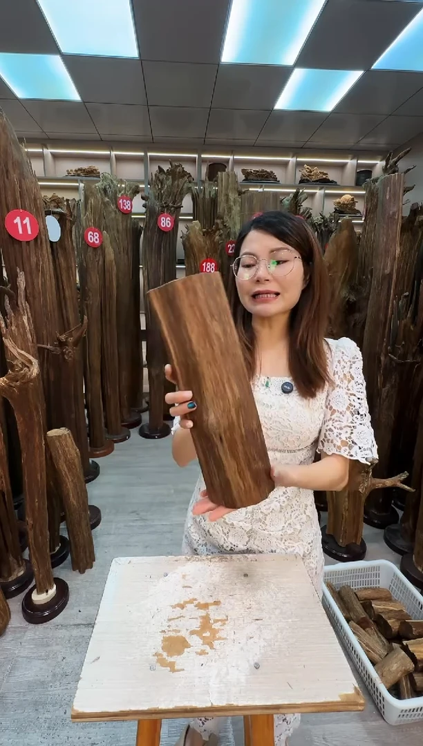 沉香碎屑沉香原料摆件工艺品一百以上带底座沉香