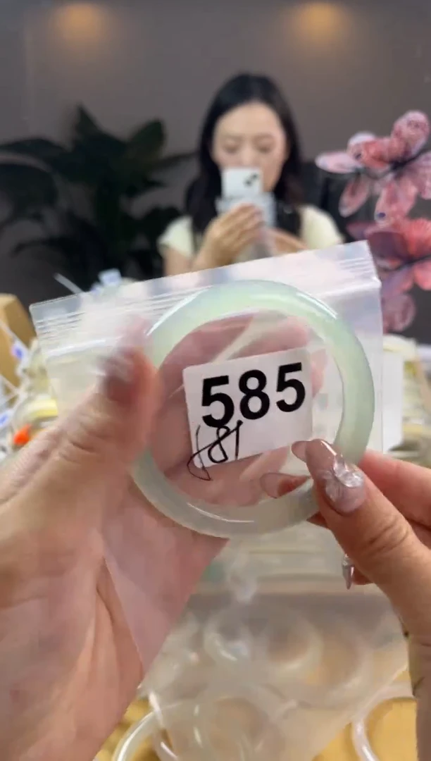 玛瑙/玉髓手镯未镶嵌585