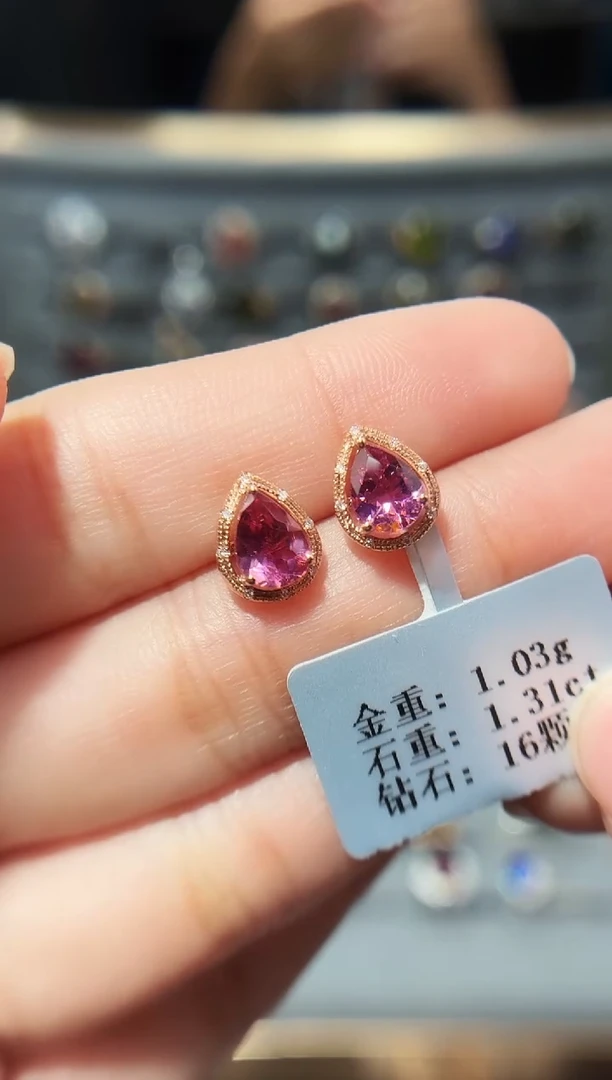 18K金镶嵌耳饰碧玺1.31配钻