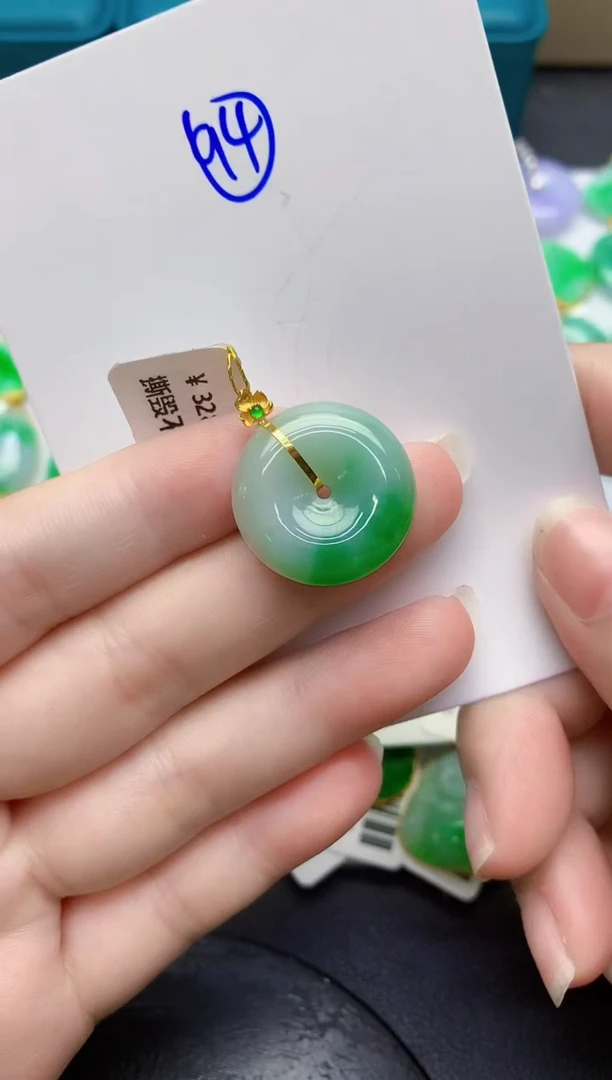 颈饰18K金镶嵌翡翠缅甸天然翡翠A货