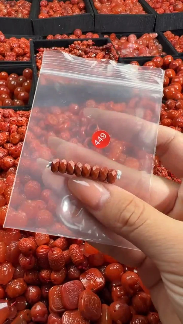 南红玛瑙未镶嵌颈饰1