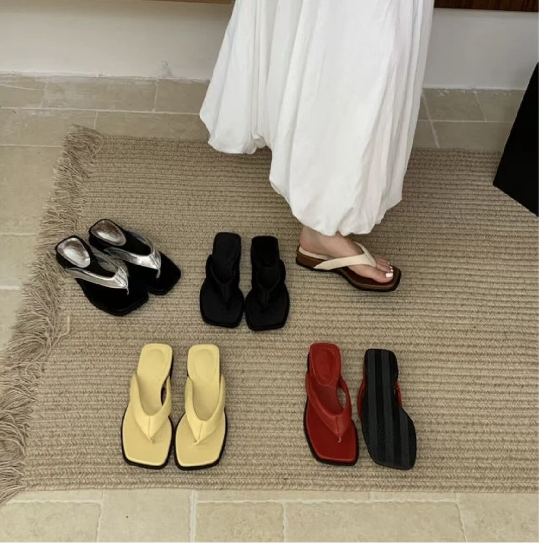 时尚坡跟人字拖夹脚拖鞋女鞋外穿夏季海边银色凉鞋沙滩鞋小众凉