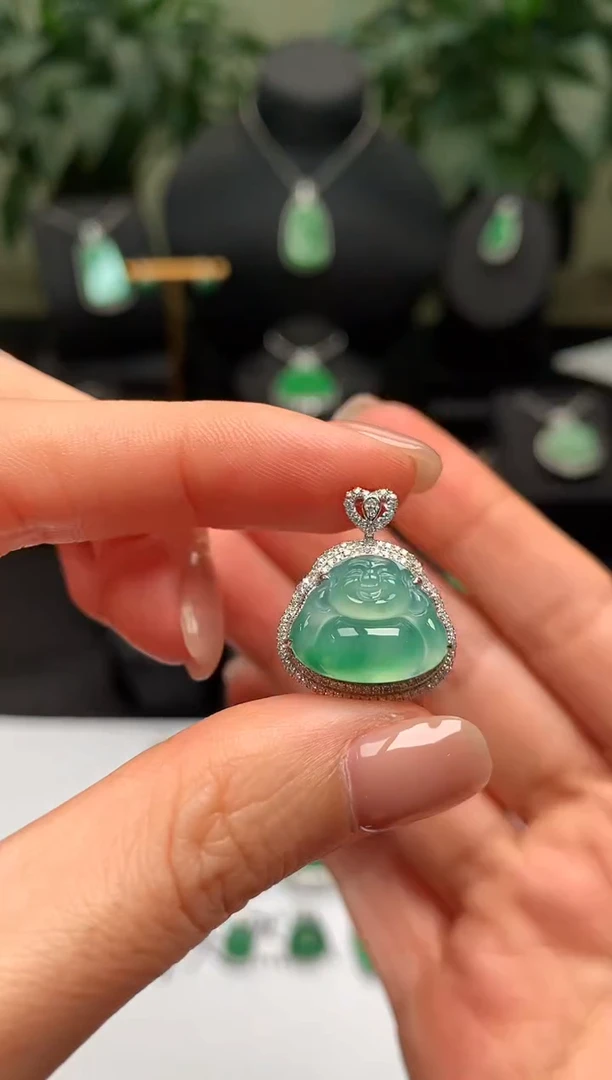 颈饰18K金镶嵌翡翠佛公