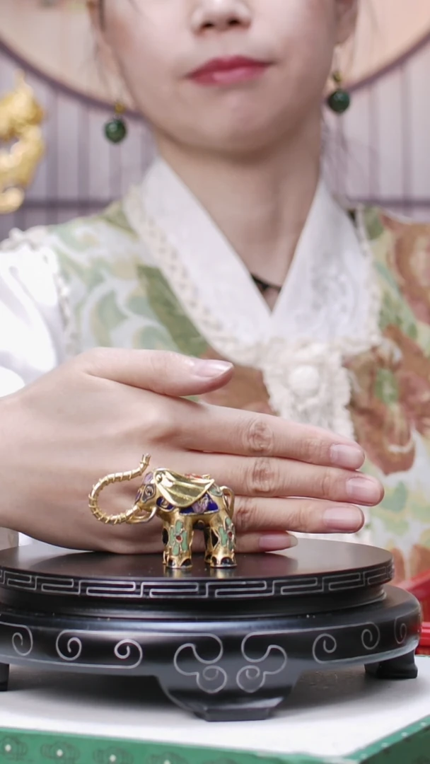 【闪购商品】非遗技艺 景泰蓝金地小象