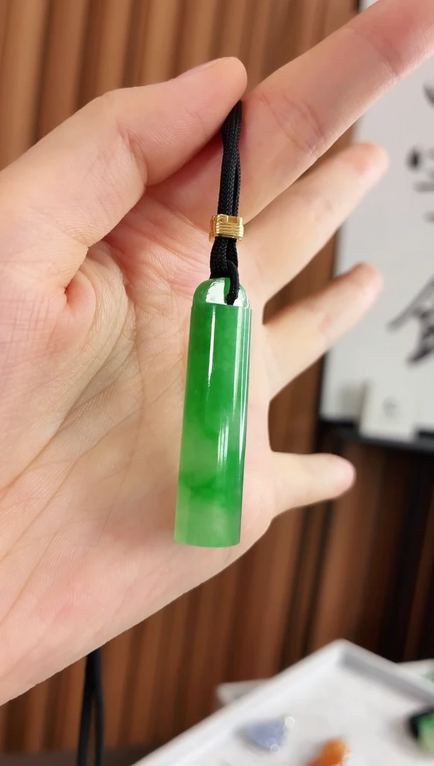 翡翠未镶嵌颈饰吊坠