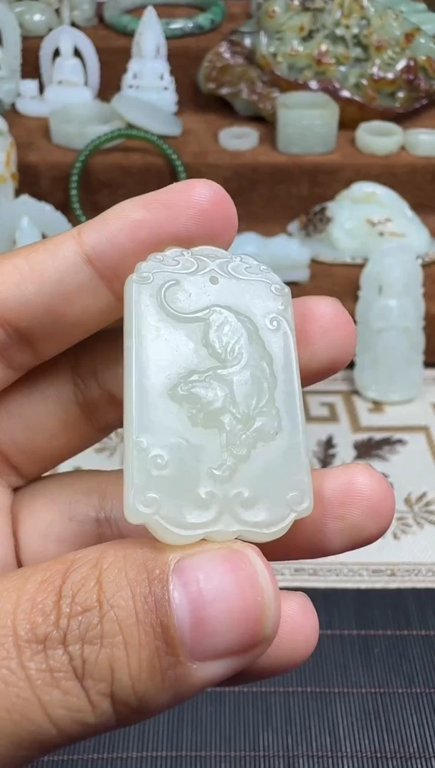 颈饰未镶嵌翡翠1