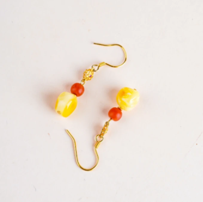 不规则蜜蜡耳环  BM0544