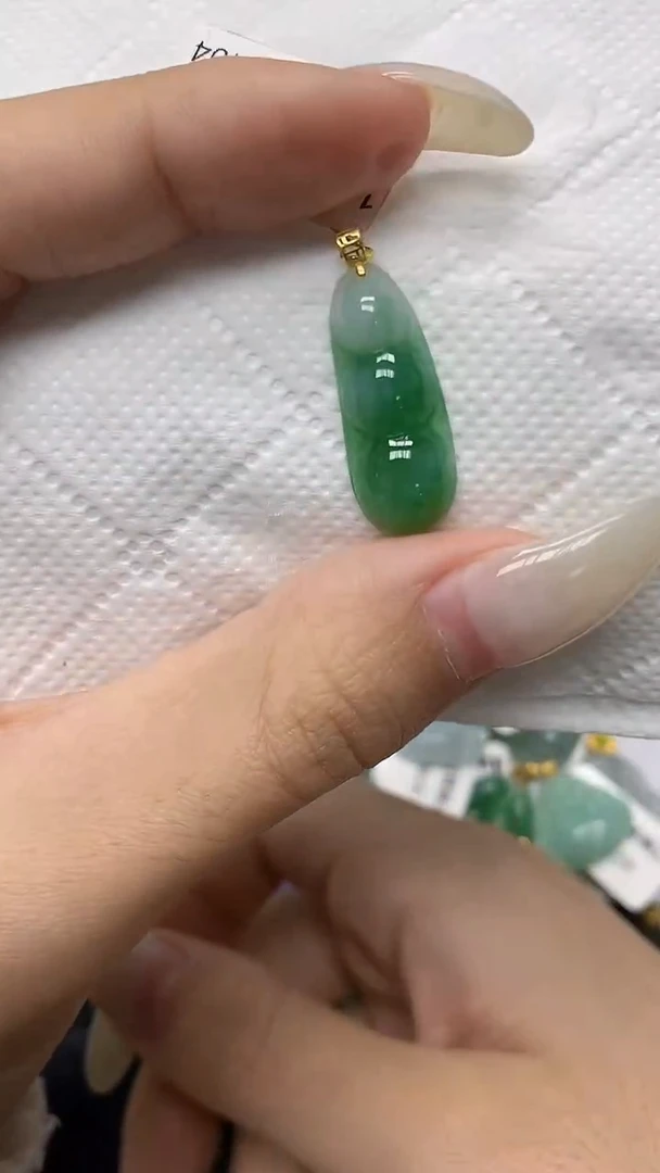 颈饰18K金镶嵌翡翠11111111111