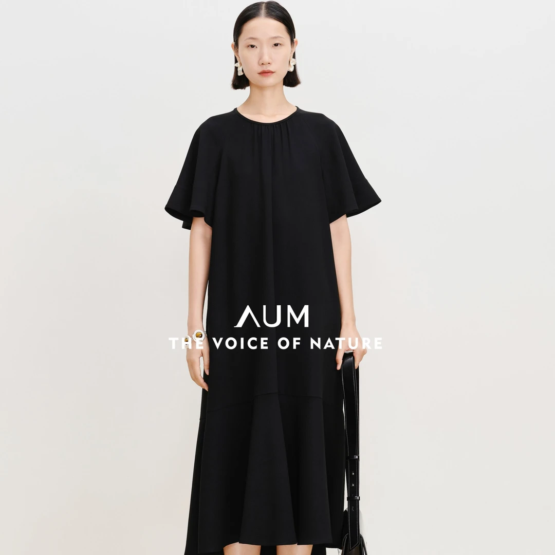 AUM噢姆25年新款春秋款气质黑色时尚设计师连衣裙女M1FZ10866
