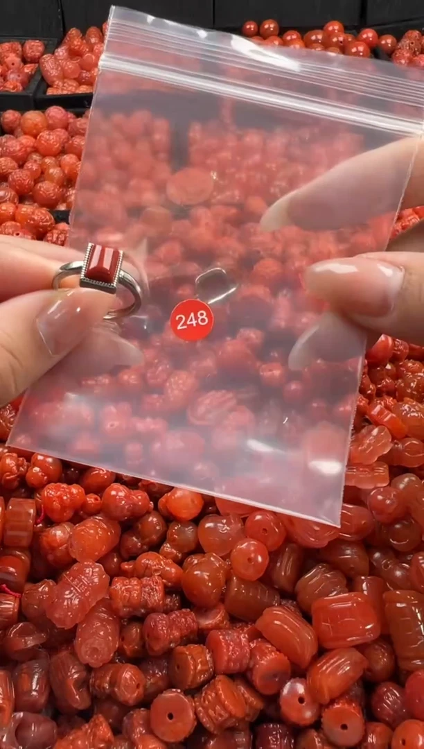 颈饰未镶嵌南红玛瑙1