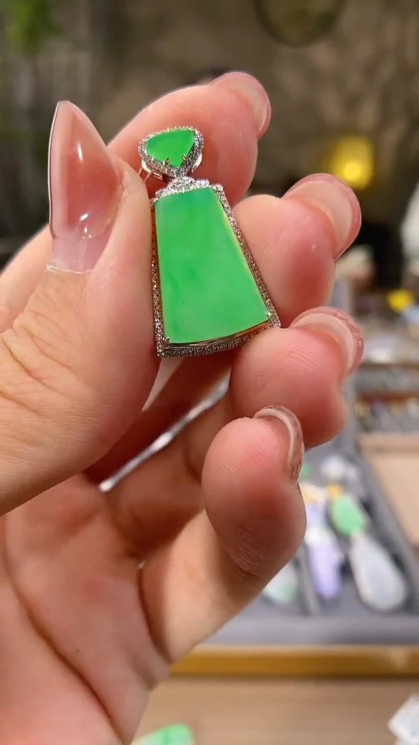 吊坠(不含链)18K金镶嵌翡翠无事牌