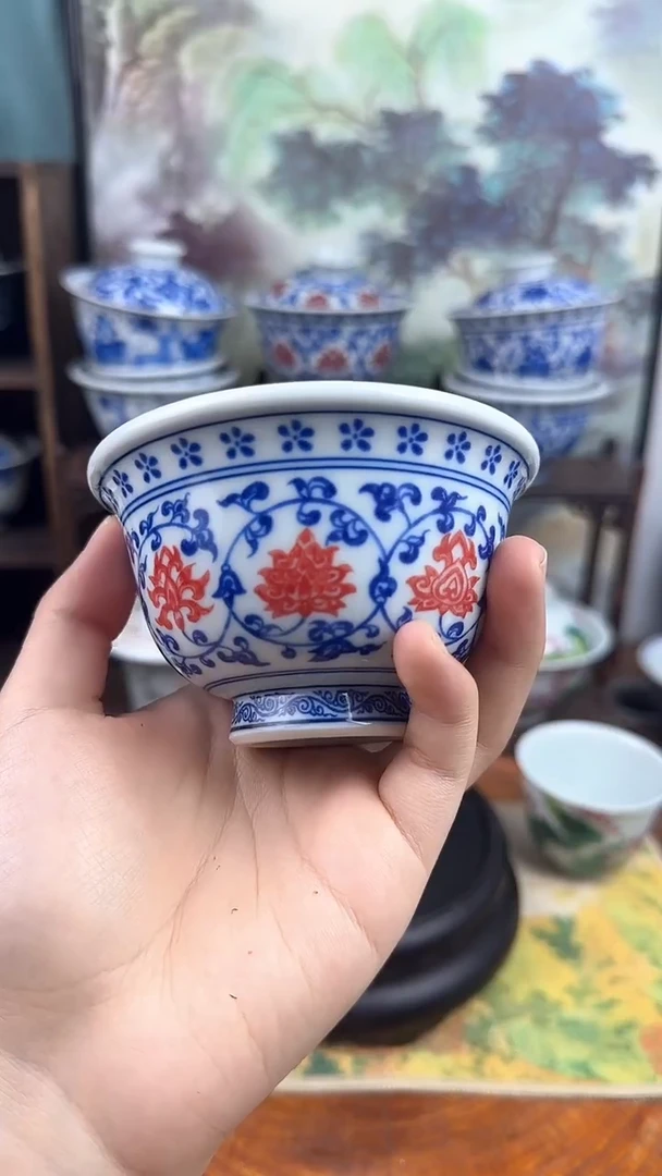 陶瓷青花釉里红缠枝莲压手杯