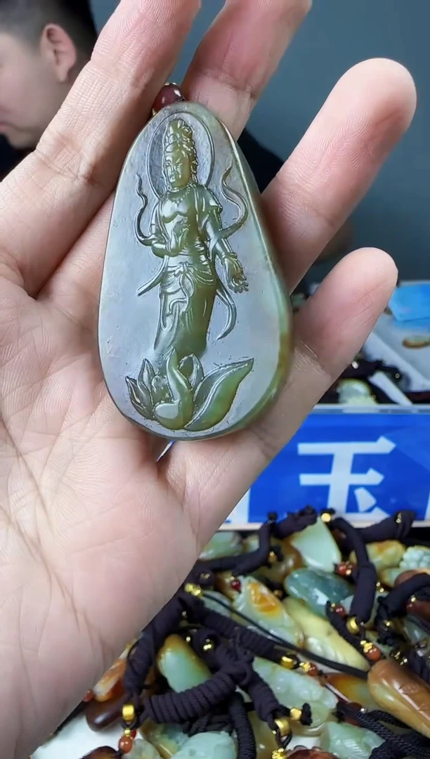 和田玉未镶嵌颈饰1