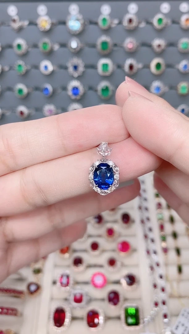 蓝宝石皇家蓝吊坠18K金镶嵌2.1ct