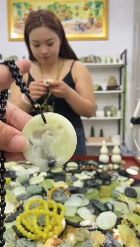 岫玉未镶嵌吊坠