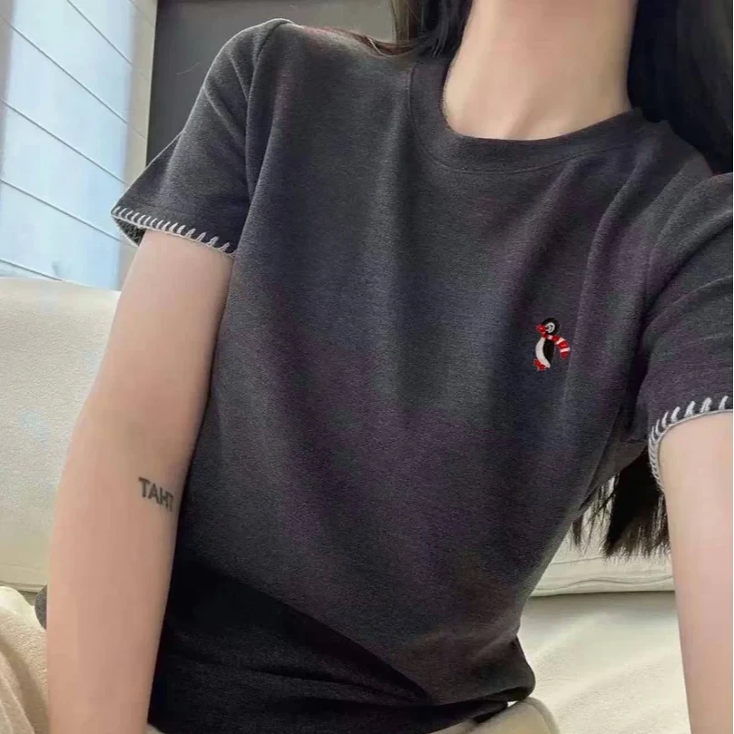 【刺绣小企鹅】正肩短袖女t恤夏2025年新款灰色设计感圆领上衣