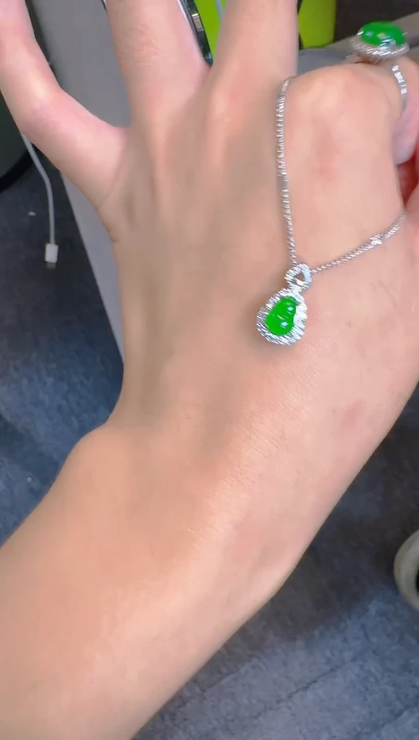 翡翠未镶嵌吊坠(赠链)天然A货翡翠