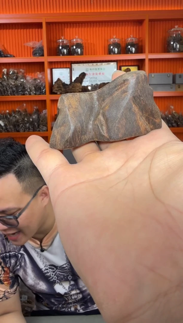 手把件沉香e71号52克多样性发一