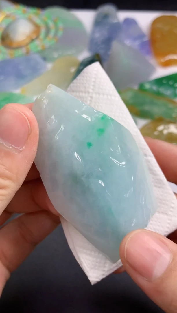 颈饰未镶嵌翡翠