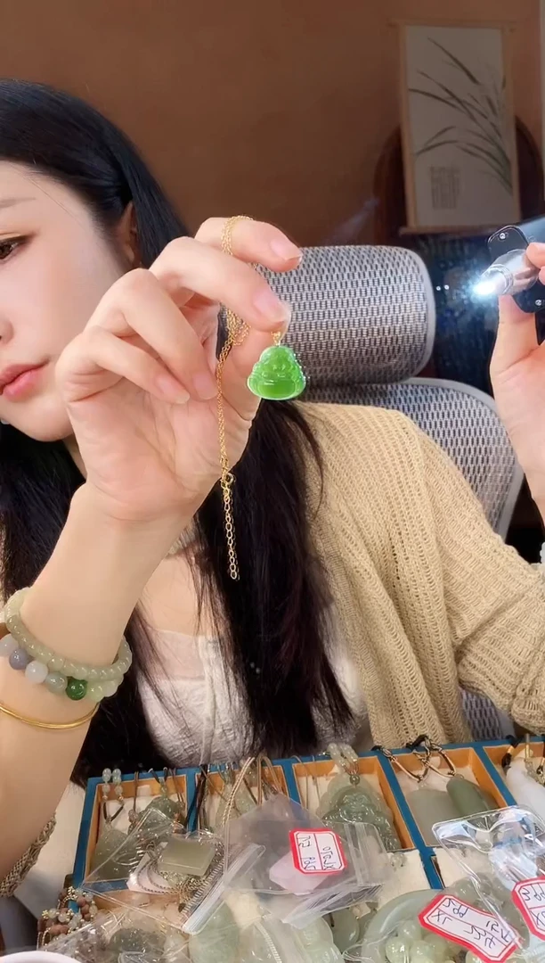 颈饰未镶嵌和田玉18,K,金,碧玉佛公吊坠