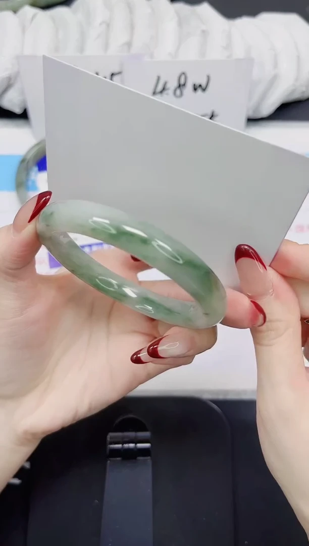 【闪购商品】石英质玉手镯未镶嵌310