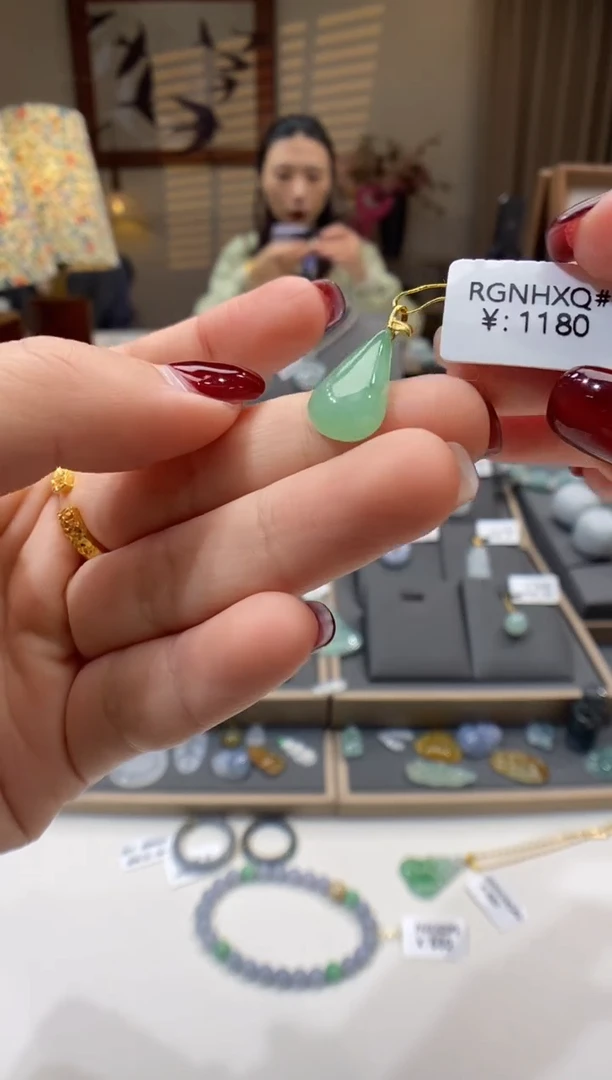 【闪购商品】翡翠颈饰18K金镶嵌水滴