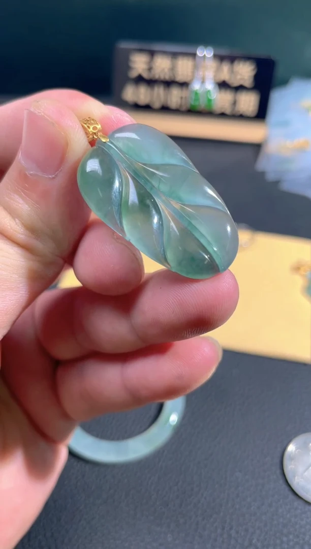 【闪购商品】翡翠颈饰18K金镶嵌翡翠