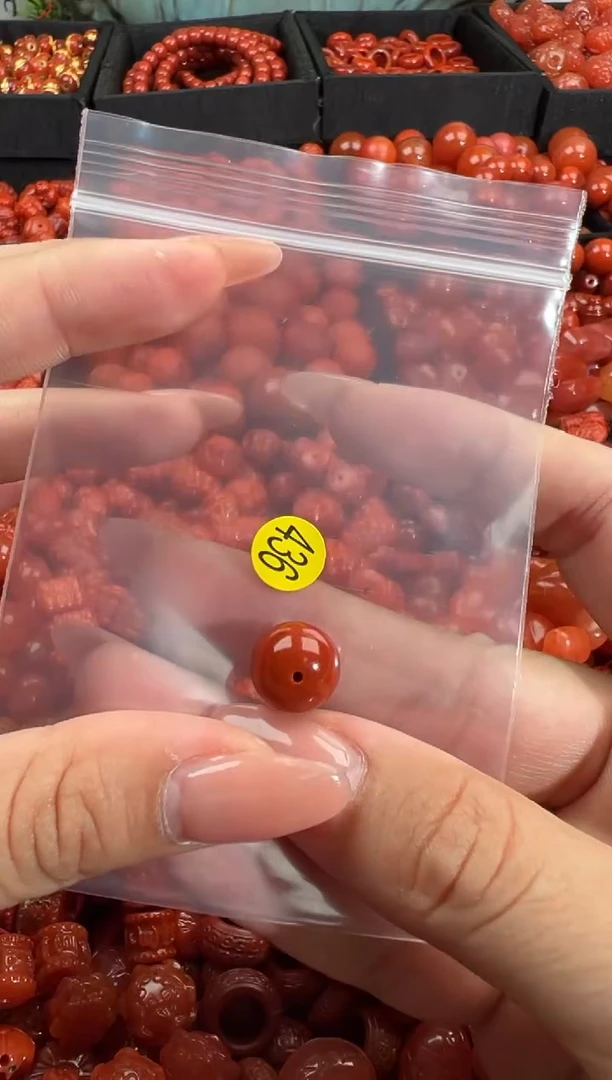 南红玛瑙未镶嵌颈饰1