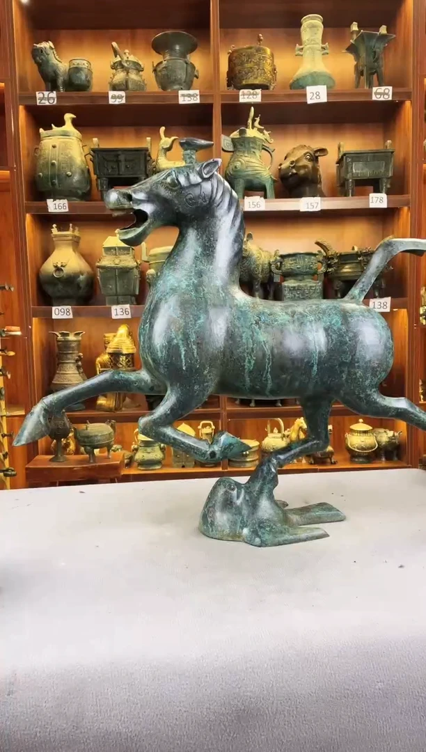 有机玻璃马踏飞燕仿古做旧35厘米