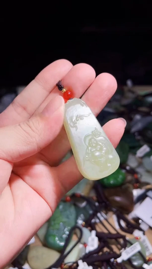 颈饰未镶嵌和田玉1