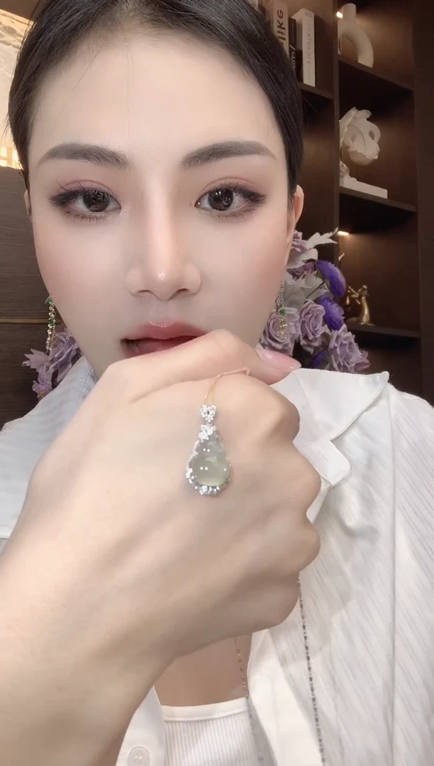 吊坠(不含链)18K金镶嵌翡翠A27