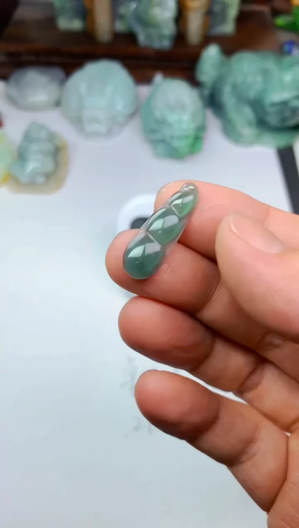 颈饰未镶嵌翡翠楠*四季豆