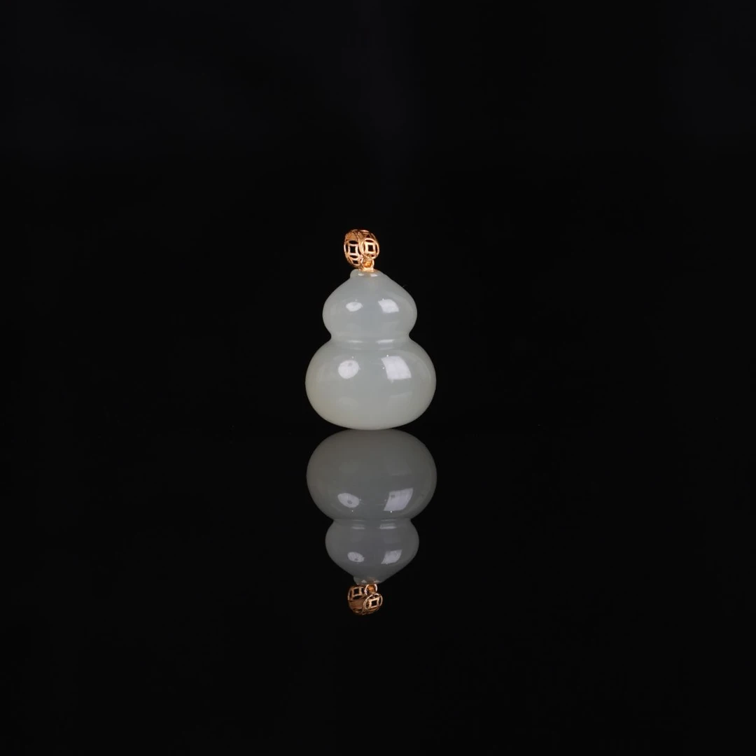 【弥真九华】穿搭系列 · 18k金扣头晴水和田玉葫芦吊坠—HT00018
