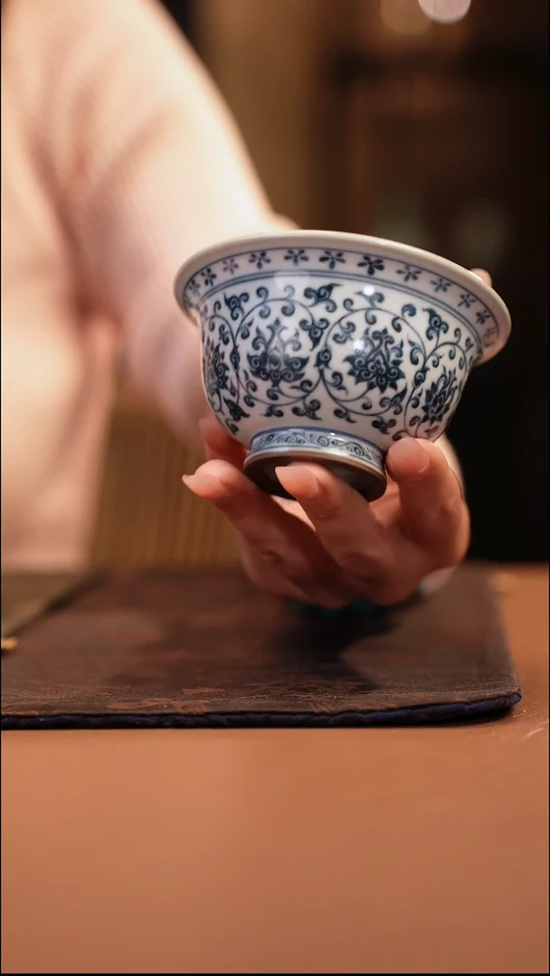 嘻**哈蒲石柴窑 月影白 缠枝莲 压手杯