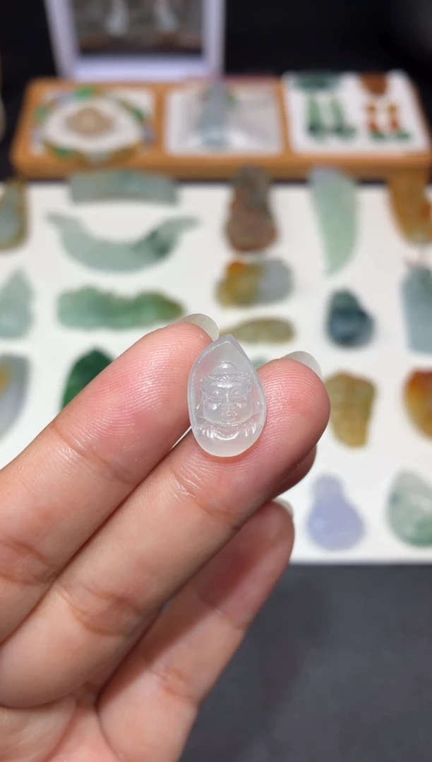 未镶嵌定制翡翠宝宝佛