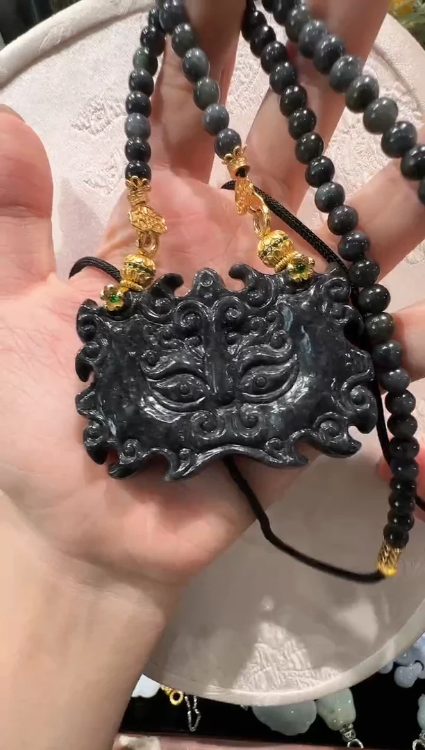 翡翠未镶嵌颈饰国风