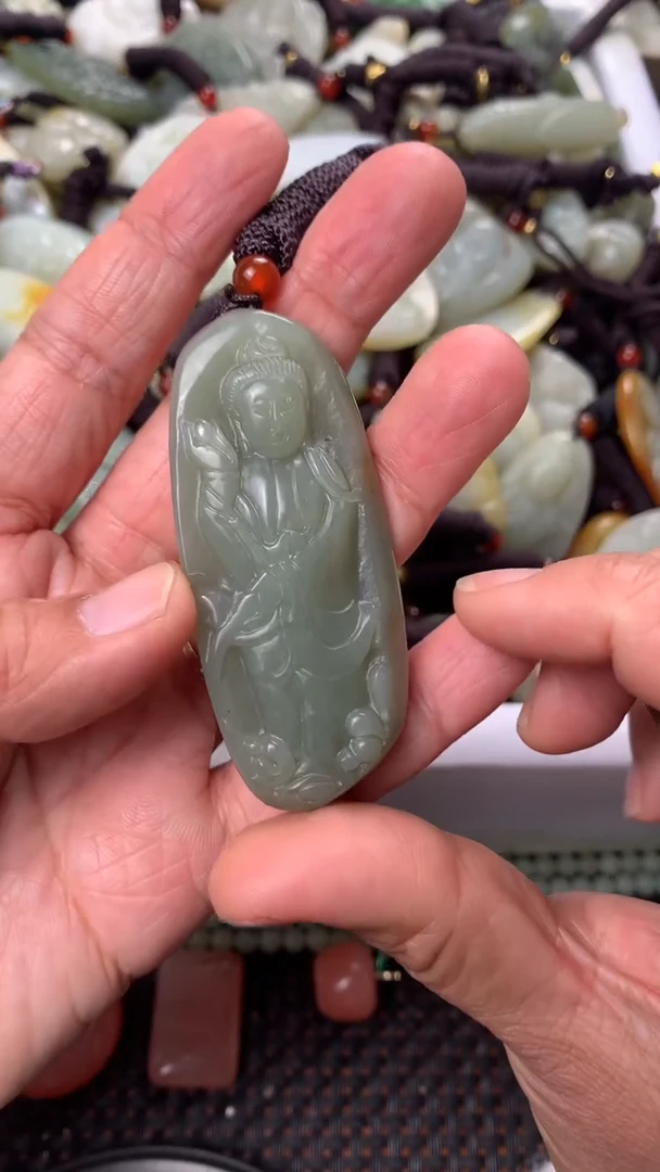 【闪购商品】和田玉颈饰未镶嵌多样性发货没有证书.拍一发一，有瑕