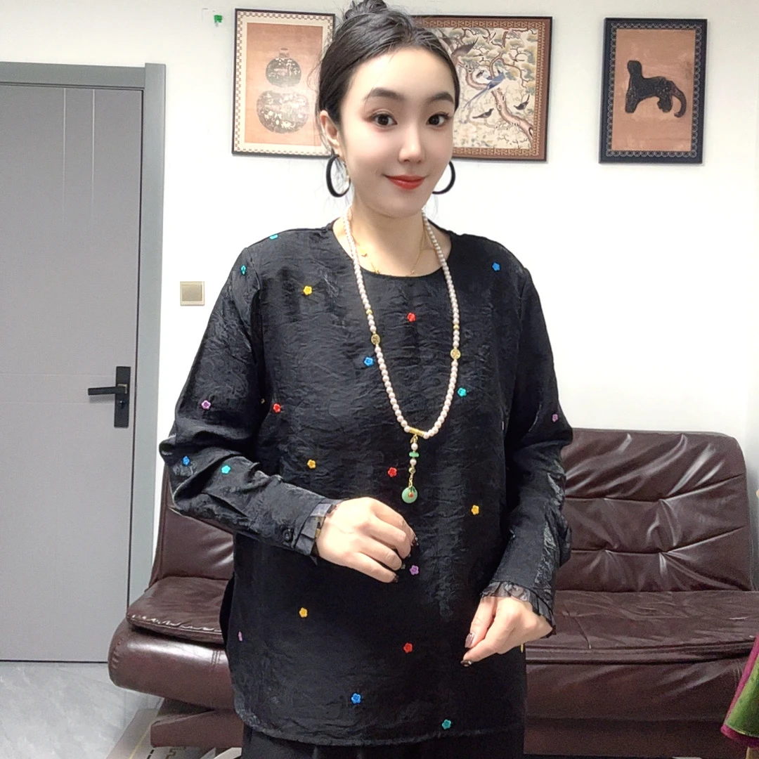 刺绣常规款绣花有弹力长袖套头女士重工T恤女常规