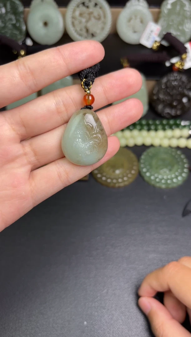 和田玉未镶嵌颈饰1