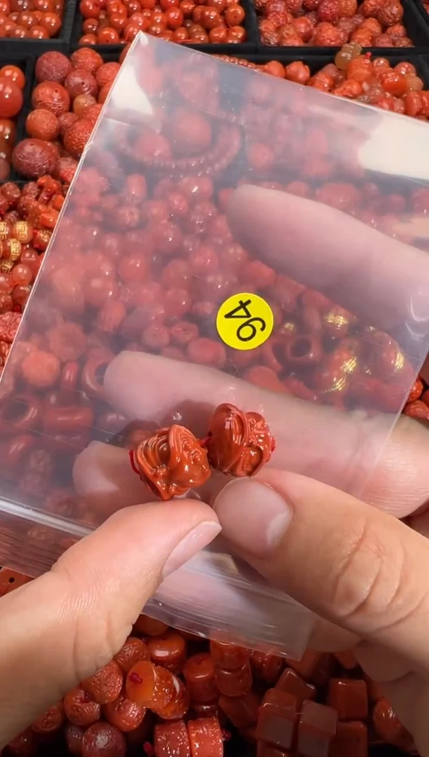 南红玛瑙未镶嵌颈饰1