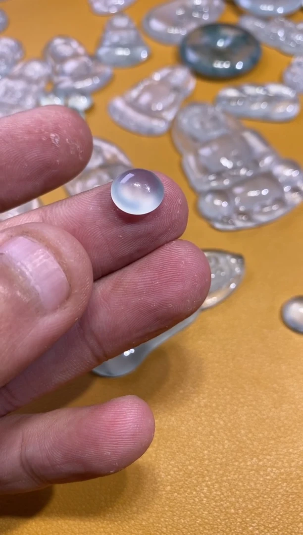 吊坠(不含链)未镶嵌翡翠蛋面3800  10.0  5.1