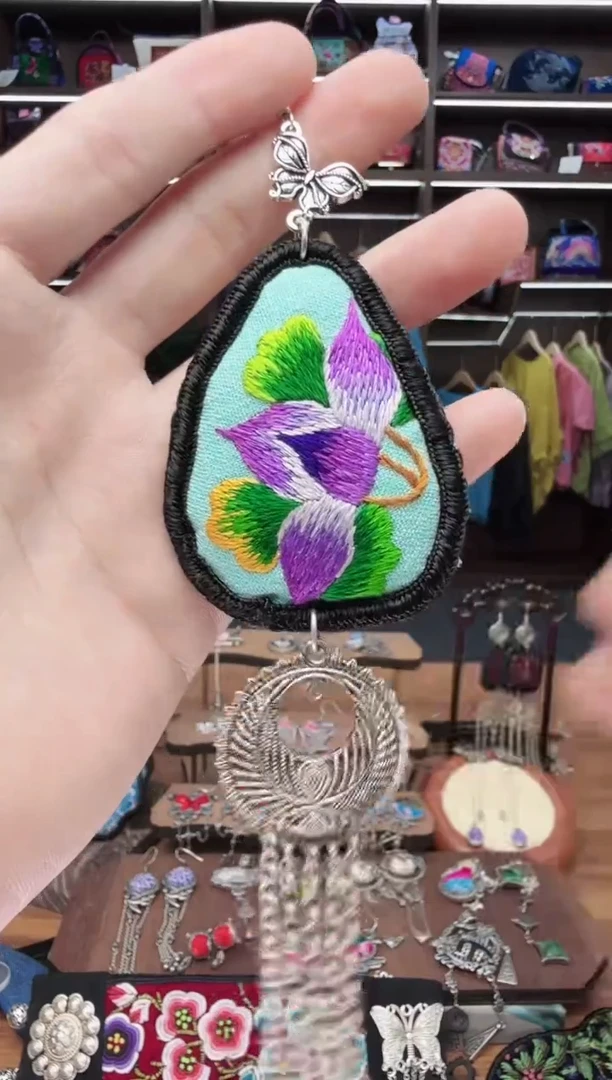 织绣14蒙阿苏苗绣传承店