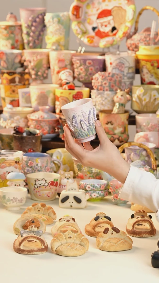 摆件陶景德镇釉下彩手绘设计师款陶瓷