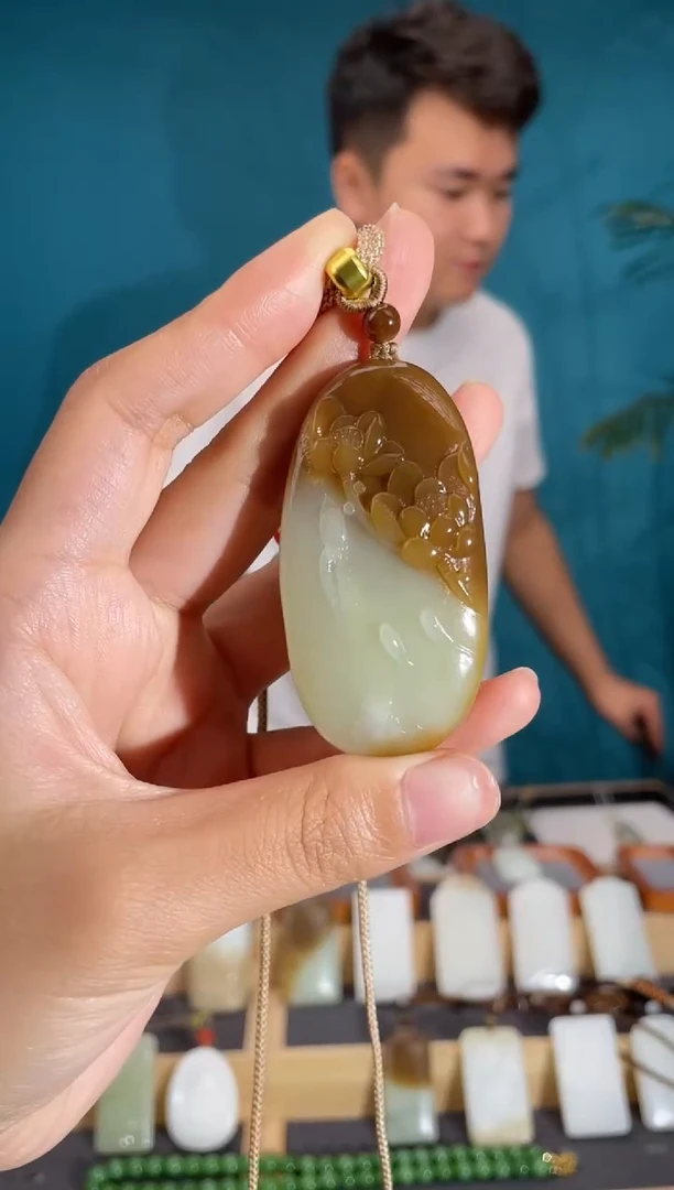 颈饰未镶嵌和田玉1