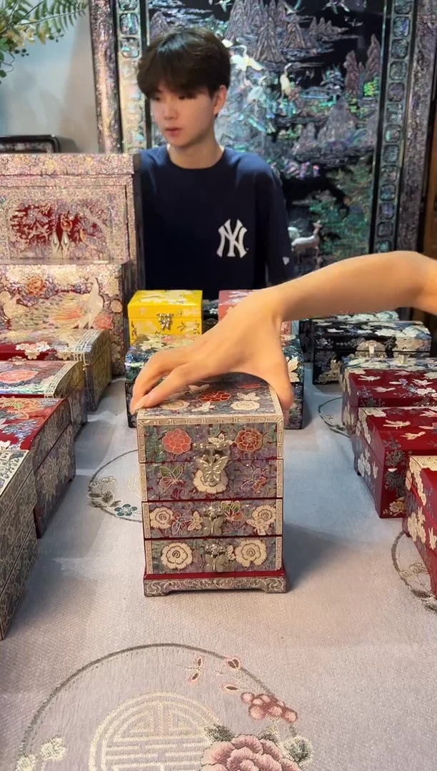 红底白边·弘贝雅螺钿漆器文化馆