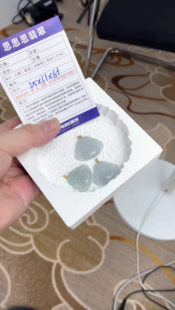 翡翠挂件18K金镶嵌翡翠佛公挂件多样性发一件