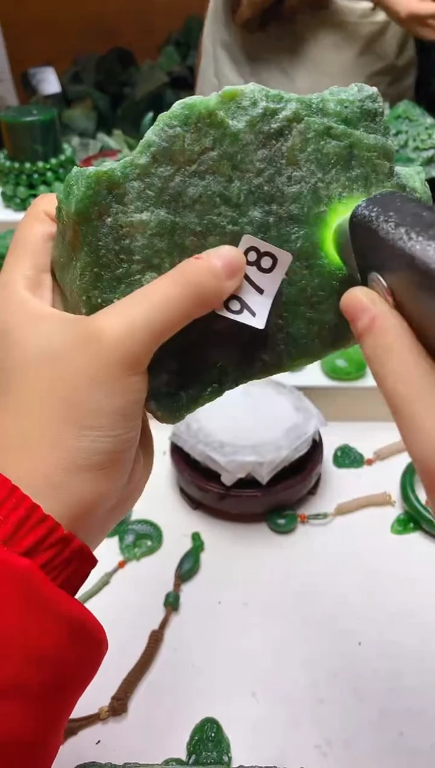 未镶嵌和田玉（碧玉）珠宝半成品1