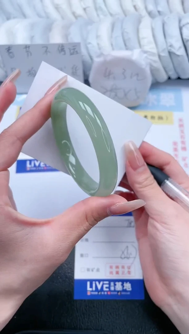 【闪购商品】石英质玉手镯未镶嵌T82-56.7